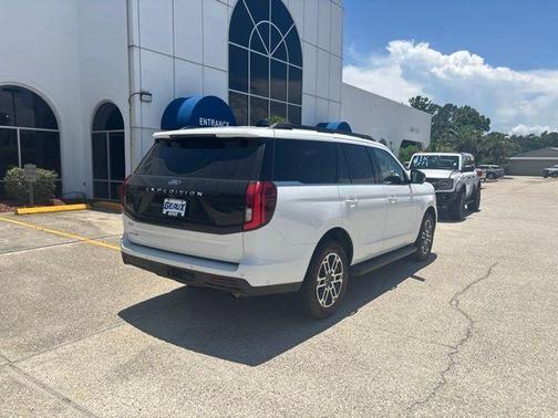 Oxford White 2025 Ford Expedition Active