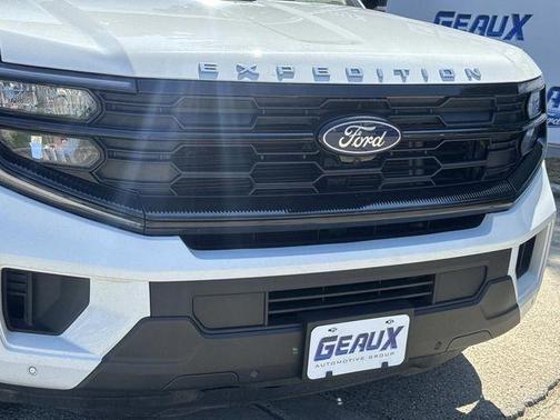 Oxford White 2025 Ford Expedition Active