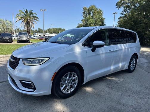 Bright White Clearcoat 2023 Chrysler Pacifica Touring-L