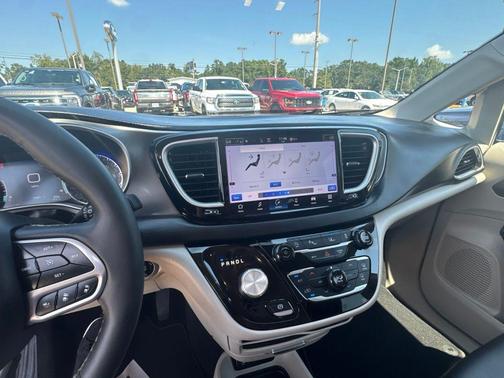 Bright White Clearcoat 2023 Chrysler Pacifica Touring-L