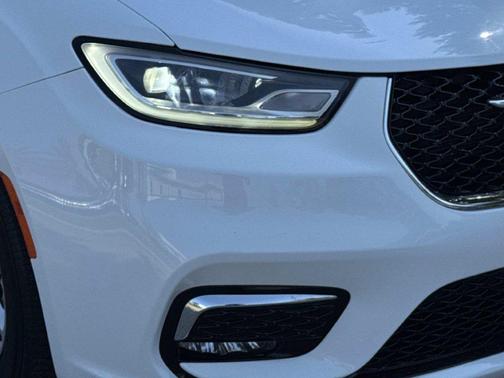 Bright White Clearcoat 2023 Chrysler Pacifica Touring-L