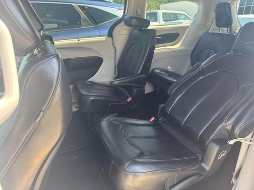 Bright White Clearcoat 2023 Chrysler Pacifica Touring-L