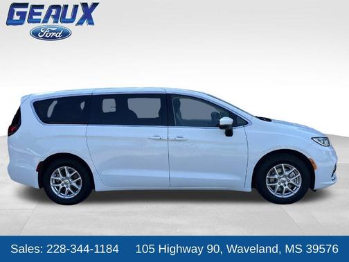 Bright White Clearcoat 2023 Chrysler Pacifica Touring-L