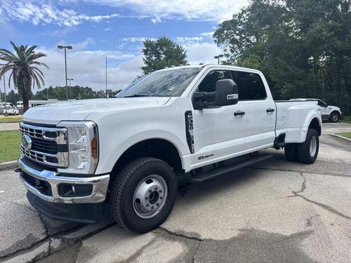 Oxford White 2025 Ford F-350 XLT