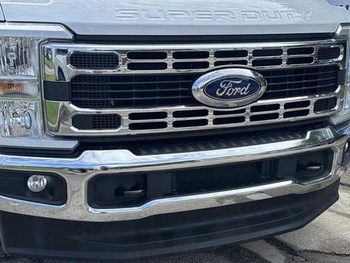 Oxford White 2025 Ford F-350 XLT