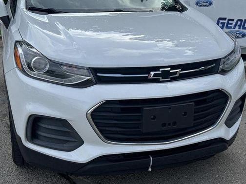 Summit White 2022 Chevrolet Trax LT