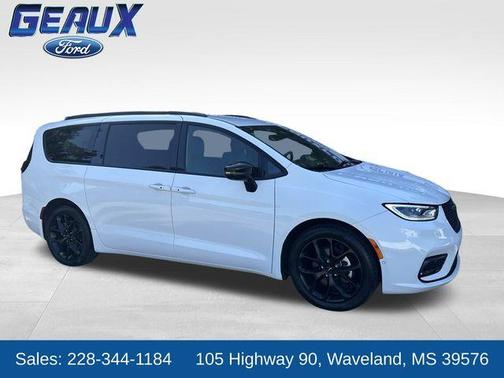 Bright White Clearcoat 2024 Chrysler Pacifica Touring-L
