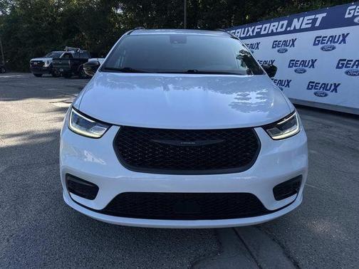 Bright White Clearcoat 2024 Chrysler Pacifica Touring-L
