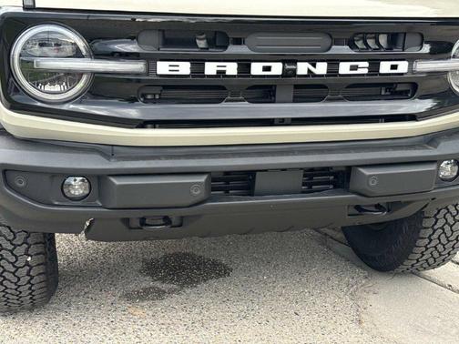 Desert Sand 2026 Ford Bronco Outer Banks