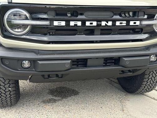 Desert Sand 2026 Ford Bronco Outer Banks