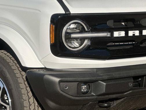 Oxford White 2026 Ford Bronco Outer Banks