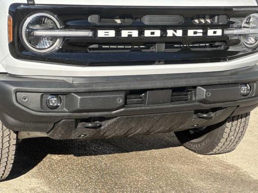 Oxford White 2026 Ford Bronco Outer Banks