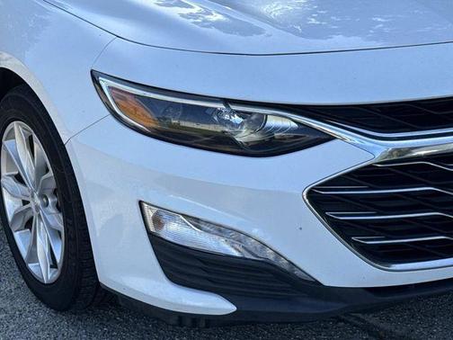 White 2019 Chevrolet Malibu LT