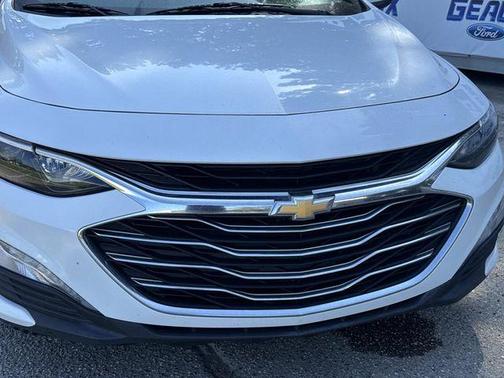 White 2019 Chevrolet Malibu LT