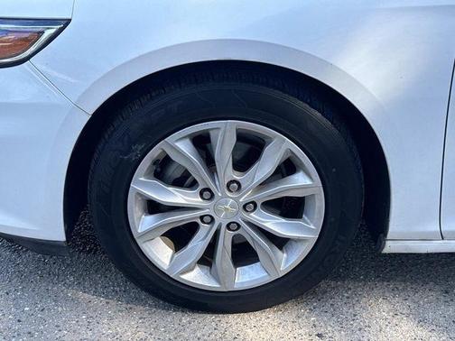 White 2019 Chevrolet Malibu LT