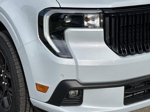 White Metallic 2026 Ford Maverick Lobo High