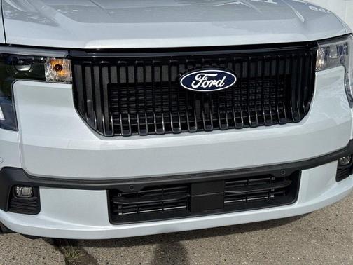 White Metallic 2026 Ford Maverick Lobo High