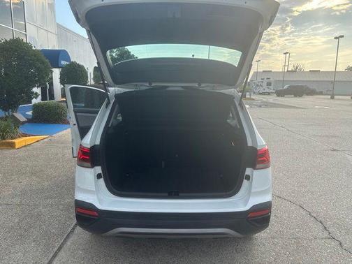 Pure White 2022 Volkswagen Taos 1.5T S