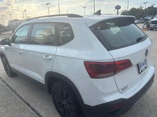 Pure White 2022 Volkswagen Taos 1.5T S