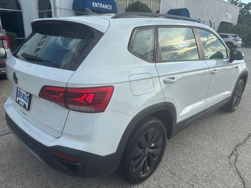 Pure White 2022 Volkswagen Taos 1.5T S