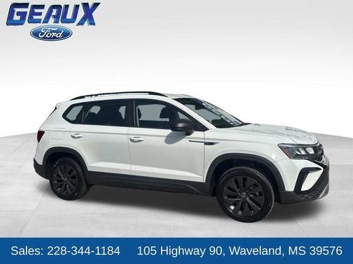 Pure White 2022 Volkswagen Taos 1.5T S
