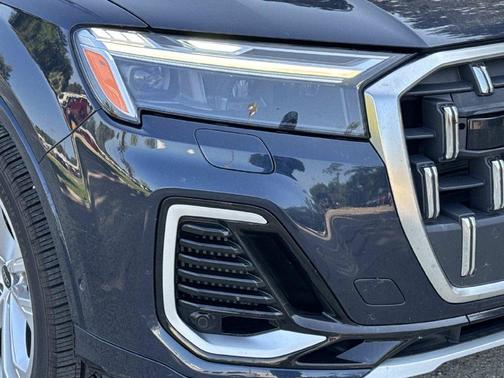 Waitomo Blue Metallic 2025 Audi Q7 55 Premium Plus