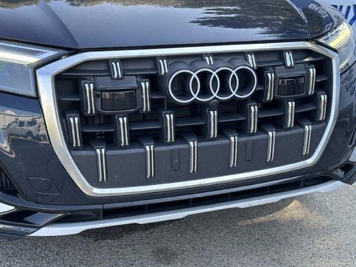 Waitomo Blue Metallic 2025 Audi Q7 55 Premium Plus