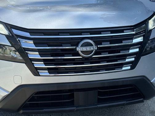 Brilliant Silver Metallic 2025 Nissan Rogue SV