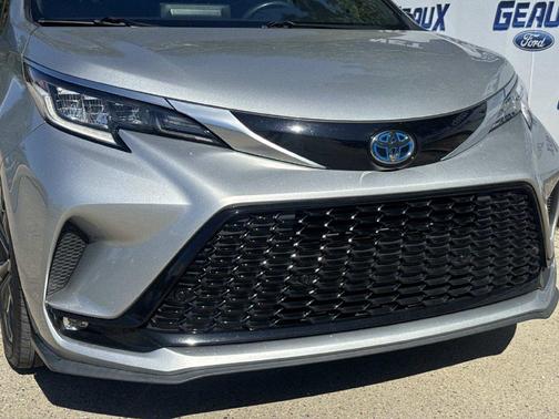 Celestial Silver Metallic 2022 Toyota Sienna XSE 7 Passenger