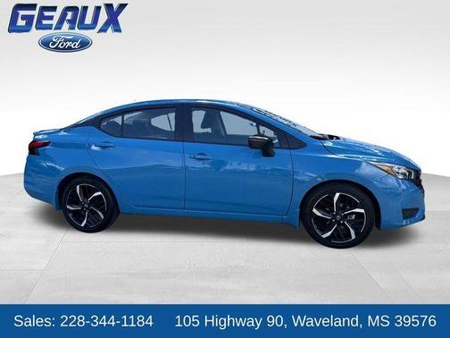 Arctic Blue Met 2025 Nissan Versa 1.6 SR