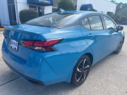 Arctic Blue Met 2025 Nissan Versa 1.6 SR