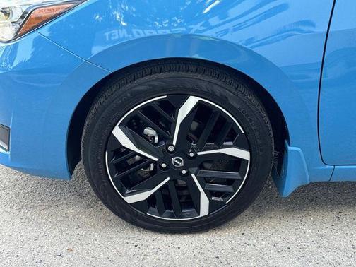 Arctic Blue Met 2025 Nissan Versa 1.6 SR