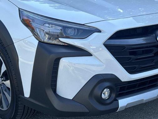 Crystal White Pearl 2025 Subaru Outback Touring XT