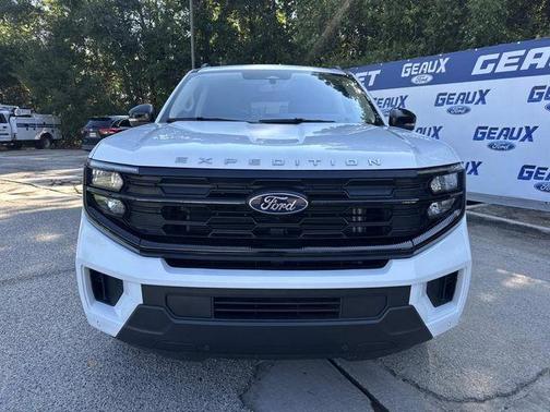 Oxford White 2025 Ford Expedition Active