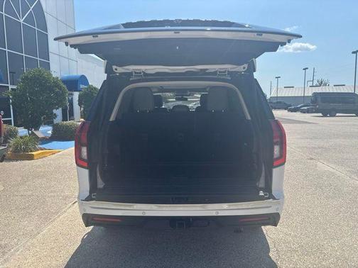 Oxford White 2025 Ford Expedition Active