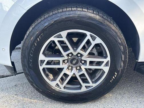 Oxford White 2025 Ford Expedition Active