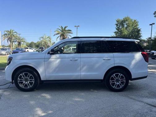Oxford White 2025 Ford Expedition Active
