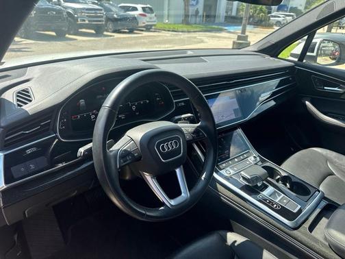 Carrara White 2025 Audi Q7 55 Premium Plus