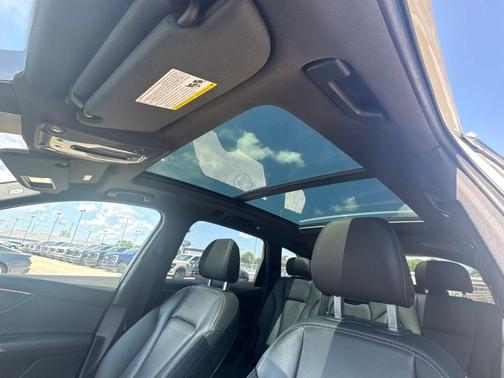Carrara White 2025 Audi Q7 55 Premium Plus