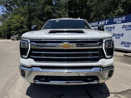 Iridescent Pearl Tricoat 2024 Chevrolet Silverado 3500 LTZ