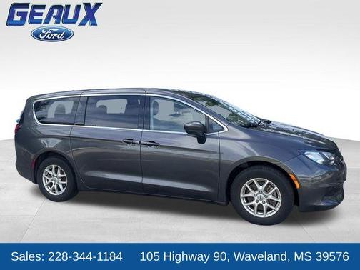 Granite Crystal Clearcoat Metallic 2023 Chrysler Voyager LX