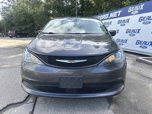 Granite Crystal Clearcoat Metallic 2023 Chrysler Voyager LX
