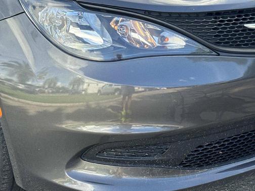 Granite Crystal Clearcoat Metallic 2023 Chrysler Voyager LX