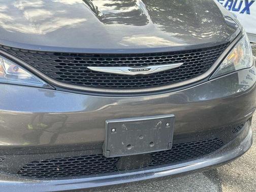Granite Crystal Clearcoat Metallic 2023 Chrysler Voyager LX