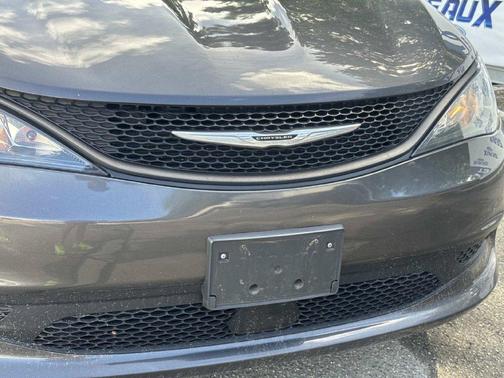 Granite Crystal Clearcoat Metallic 2023 Chrysler Voyager LX