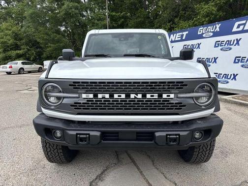 Oxford White 2026 Ford Bronco Badlands