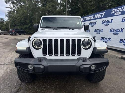 Bright White Clearcoat 2023 Jeep Wrangler Sahara