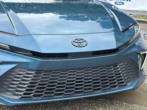 Ocean 2025 Toyota Camry SE