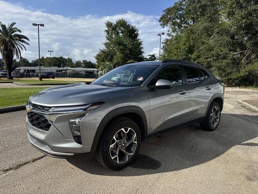 Sterling Gray Metallic 2025 Chevrolet Trax LT