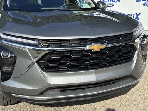 Sterling Gray Metallic 2025 Chevrolet Trax LT
